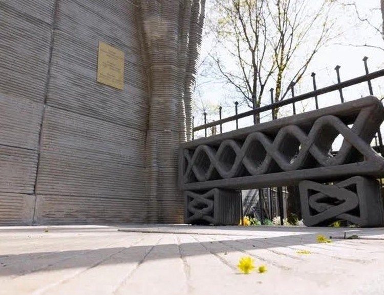 Completed memorial project produced with construction 3D printing equipment